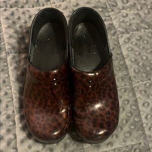Dansko Leopard Print Professional Clogs ~ Size 39